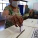Chilenos votan en plebiscito, otra vez, propuesta de nueva Constitución