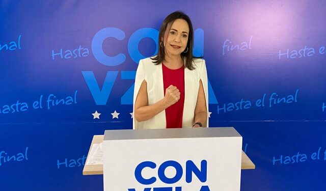 Especialistas reaccionan a la “trampa” que el chavismo prepara a María Corina Machado e inhabilitados