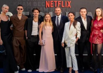 La familia Beckham se volvió VIRAL por su cena de Navidad (Video)