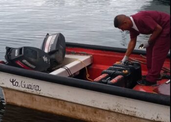Cayeron cuatro personas que transportaban casi 300 paquetes de drogas en una embarcación en Vargas 