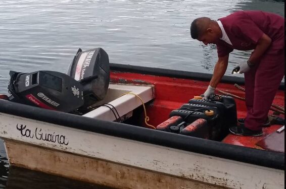 Cayeron cuatro personas que transportaban casi 300 paquetes de drogas en una embarcación en Vargas 