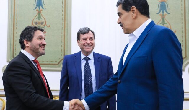 Maduro recibió a directivos de Repsol un día después del acuerdo para reactivar operaciones con Pdvsa