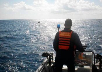La Armada colombiana rescata a dos dominicanos que estaban a la deriva en La Guajira (Video)