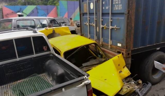 Choque múltiple en la carretera Panamericana este #14Dic: una gandola involucrada