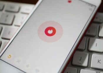 Horror en Florida: Mujer terminó rápido con su cita de Tinder al prenderlo en llamas con todo y carro