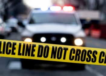 Policía de California abatió a tiros a una mujer que apuntaba con un arma a niño de tres años