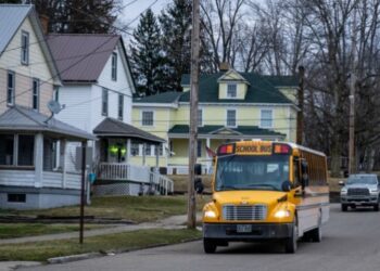 FBI investiga amenazas de bomba contra escuelas en todo Ohio
