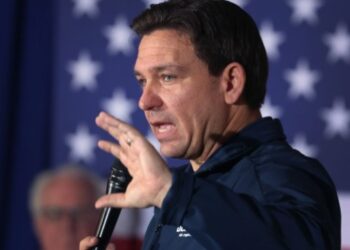 DeSantis se burló del plan de Trump para reemplazar Obamacare y dijo que tiene uno mejor