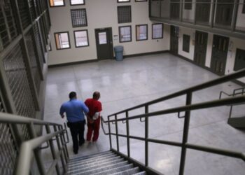 Horror en Nueva York: Médico bombardeó a su esposa con dosis mortal de suplementos tras negarle la atención requerida