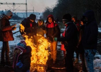 Chicago enfrenta crisis humanitaria por llegada de miles de migrantes en el invierno, muchos son venezolanos