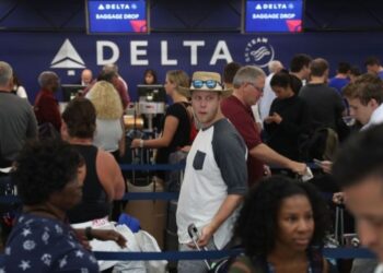 “Tengo una bomba en mi maleta”: La alarma que provocó un enorme caos en aeropuerto de Florida