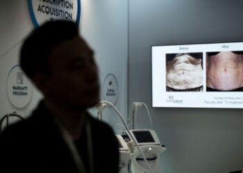 Mujer se sometió a cirugías estéticas en la clínica de su marido en Florida y acabó muerta