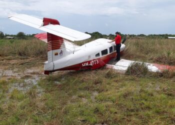 Accidente de avión en el este de Colombia deja un niño desaparecido