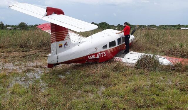 Accidente de avión en el este de Colombia deja un niño desaparecido
