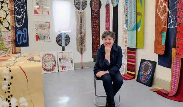 Venezolana Gisela Romero rinde tributo al drama de la inmigración con una exposición en Florida