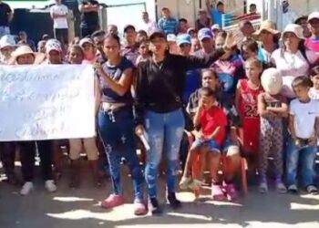Habitantes de Los Cachicatos en Sucre protestaron por pésima calidad de vida