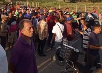 “Esa lista no va”: El reclamo de conductores en cola en la gasolinera de Dolores en Barinas