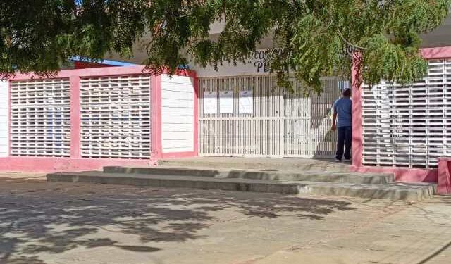 Sin cola de electores, así transcurre el referéndum sobre el Esequibo en Falcón