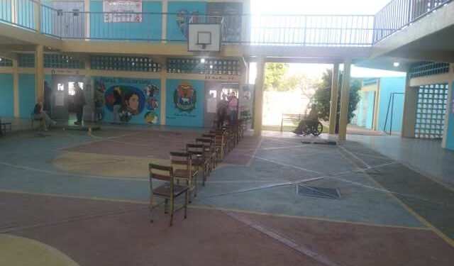 Centros de votación en el norte de Anzoátegui fueron “un peladero” este #3Dic (FOTOS)