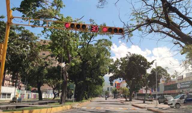 Aragüeños descontentos por falta de decoración navideña en Maracay