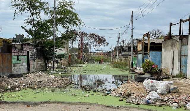 Brisas del Lago a punto de ser una isla en Maracay por la crecida del lago de Valencia
