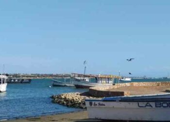 Gobierno de Aruba rescata tres cuerpos de venezolanos que viajaban en una lancha que zozobró