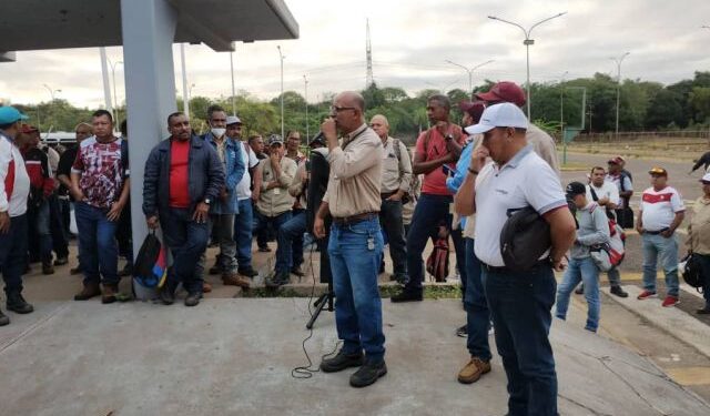 A trabajadores de Bauxilum les empañaron su Navidad con la entrega chucuta de juguetes y perniles