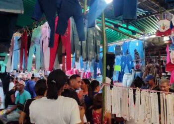 Guaros resuelven los estrenos de diciembre con las ofertas de los mercados populares