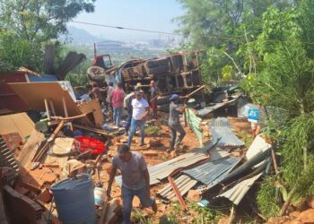 Volcamiento de camión en Puerto La Cruz dejó un muerto y dos heridos