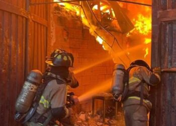 Reportaron voraz incendio en una fábrica al sur de Bogotá (Videos)