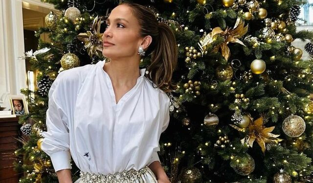 El lujoso árbol de Navidad de Jennifer López y el amuleto que usa para atraer el dinero