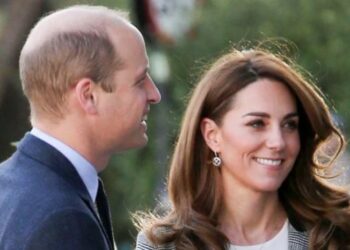 Kate Middleton y el Príncipe William celebraron la Navidad con una nueva postal protagonizada por sus tres hijos