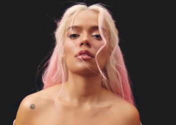 El vestido que usó Karol G para ir a la iglesia que provocó las críticas (Foto)