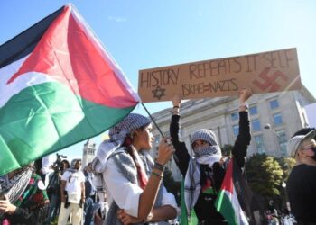 Palestinos están siendo empujados a concentrarse en menos de un tercio de Gaza, dice la ONU