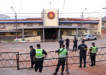Al menos 10 muertos durante operación militar en la mayor cárcel de Paraguay