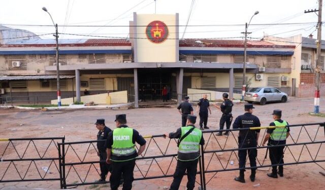 Al menos 10 muertos durante operación militar en la mayor cárcel de Paraguay