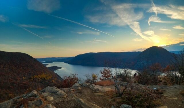 Turista intentó tomar fotos al borde de un acantilado, pero resbaló y murió tras caer más de 20 metros