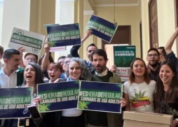 Petro derrotado: Senado de Colombia hundió proyecto de ley que buscaba regularizar consumo de marihuana