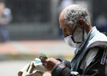 Adultos mayores en Venezuela están volviendo a trabajar en condiciones precarias