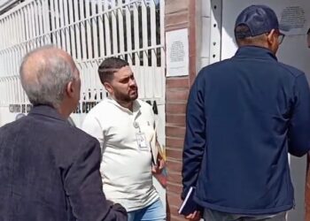 Autoridades de la UCV llegan al centro de detención para la liberación de John Álvarez (Video)