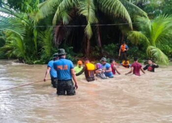 Más de 11 mil evacuados por una tormenta en el sur de Filipinas