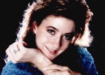 La misteriosa desaparición de la chica que paseaba en bici por el desierto y la foto que ilusionó a su mamá