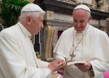 El papa Francisco expresa su “afecto, gratitud y admiración” por Benedicto XVI a un año de su muerte