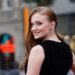 Captan a la actriz Sophie Turner besándose con Tabitha Doherty, en la calle de Notting Hill