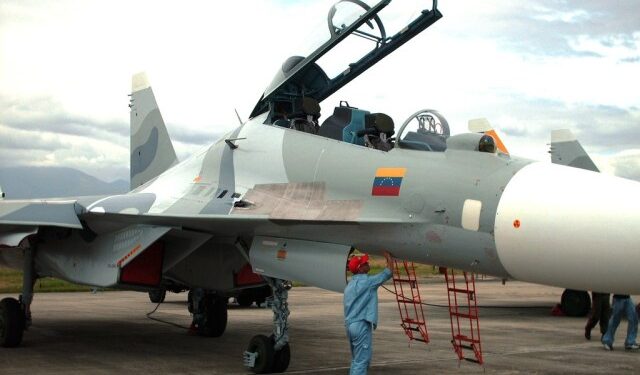 En VIDEO: cazas Sukhoi Su-30 volaron en formación sobre Bolívar durante la Navidad