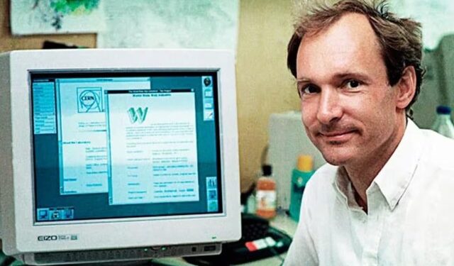 Esta es la primera página web del mundo, sigue funcionando y así puedes acceder