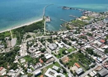 Venezolanos naufragaron en costas de Trinidad: 30 personas están detenidas