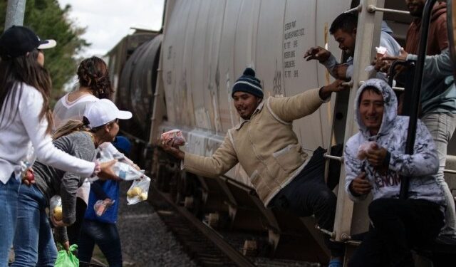 EEUU restablece el tráfico de ferrocarriles en la frontera de Eagle Pass y El Paso pese a la presión migratoria