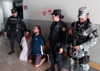 Crimen inaudito: se hizo pasar por enfermera, metió un bebé en un bolso y lo robó… todo quedó grabado (VIDEO)