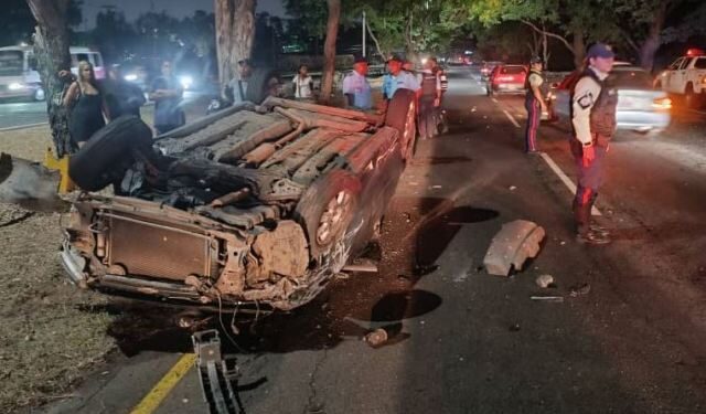 Al menos un muerto dejó el choque de un vehículo contra una patrulla en San Félix